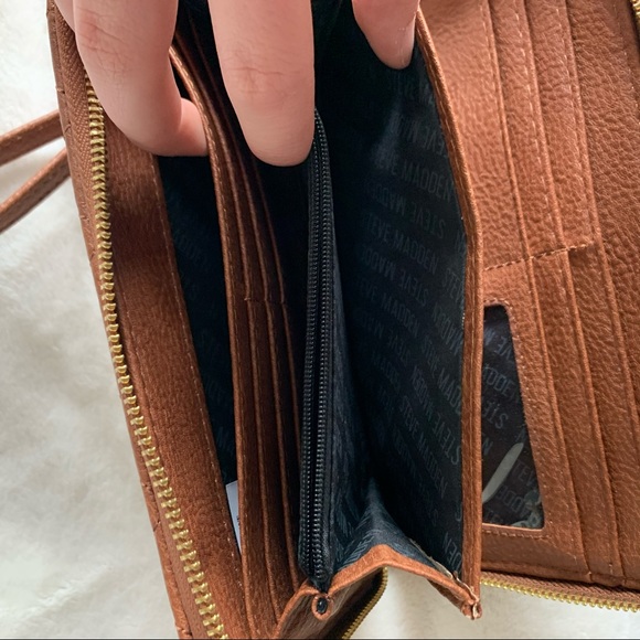 Steve Madden Quilted Wallet - Picture 5 of 8